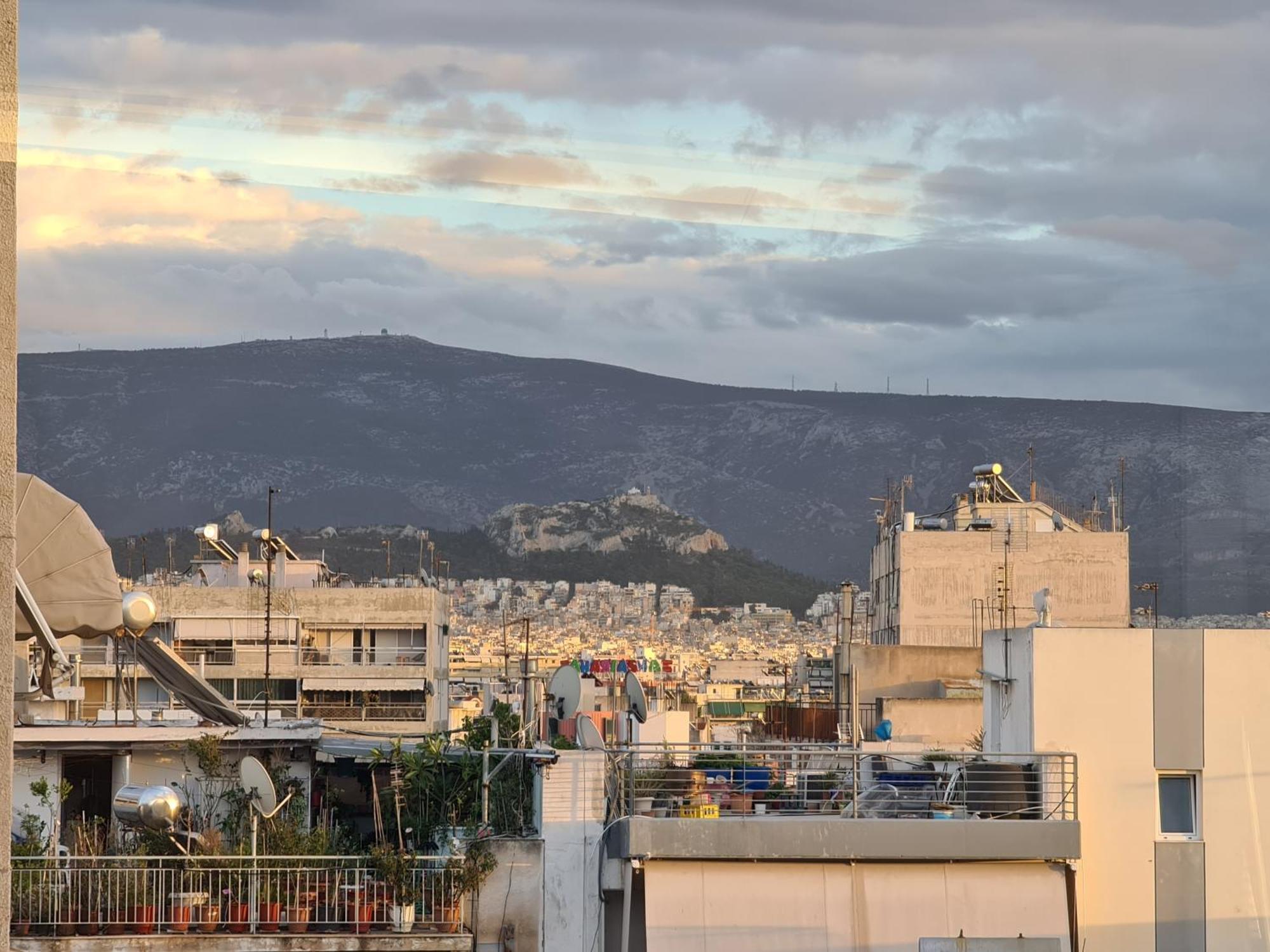 Sunny Home Private Jacuzzi Hydromassage Acropolis & Lycabettus Far View Parking 300M Metro Peristeri Athens Luaran gambar