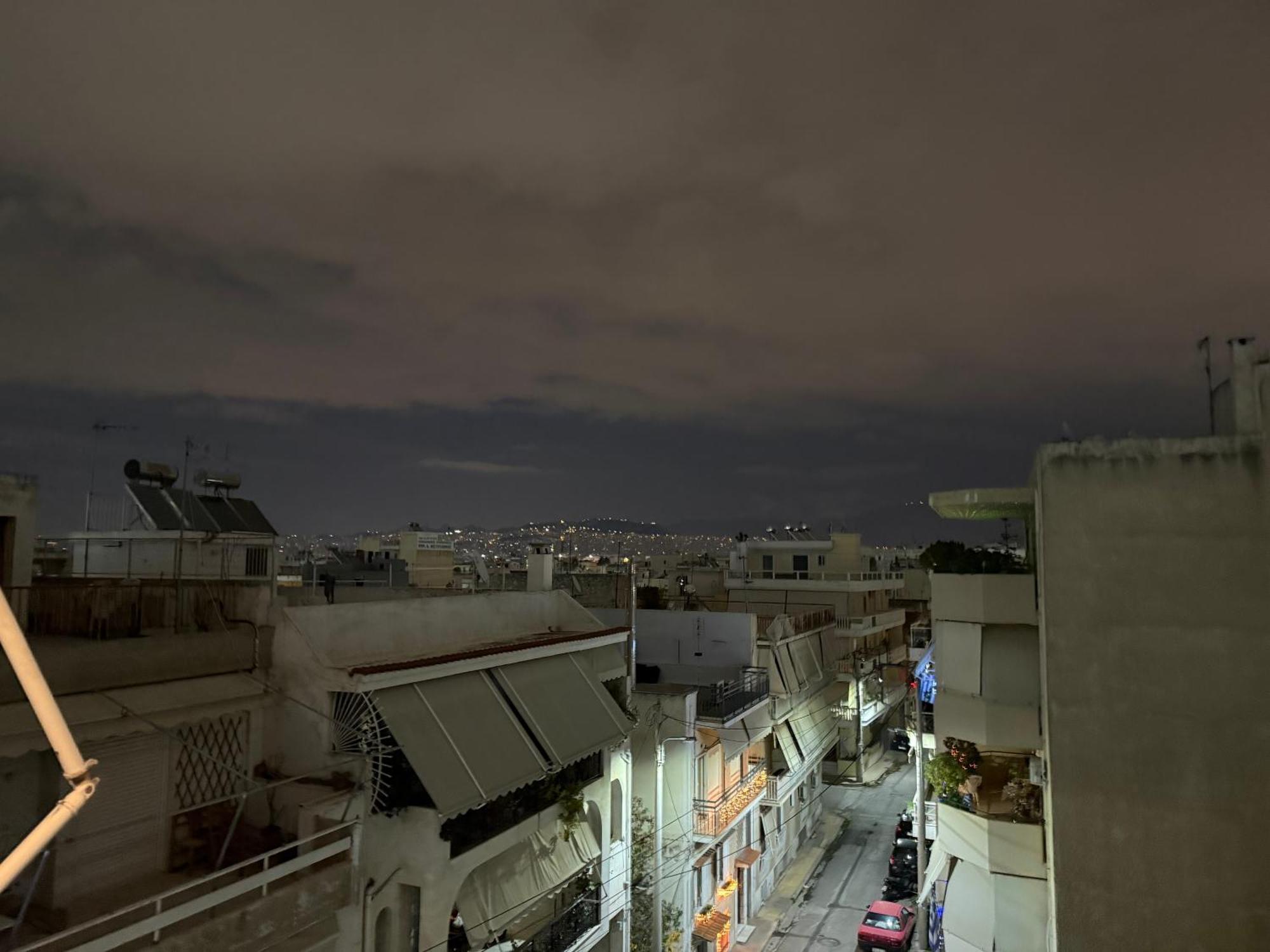 Sunny Home Private Jacuzzi Hydromassage Acropolis & Lycabettus Far View Parking 300M Metro Peristeri Athens Bilik gambar