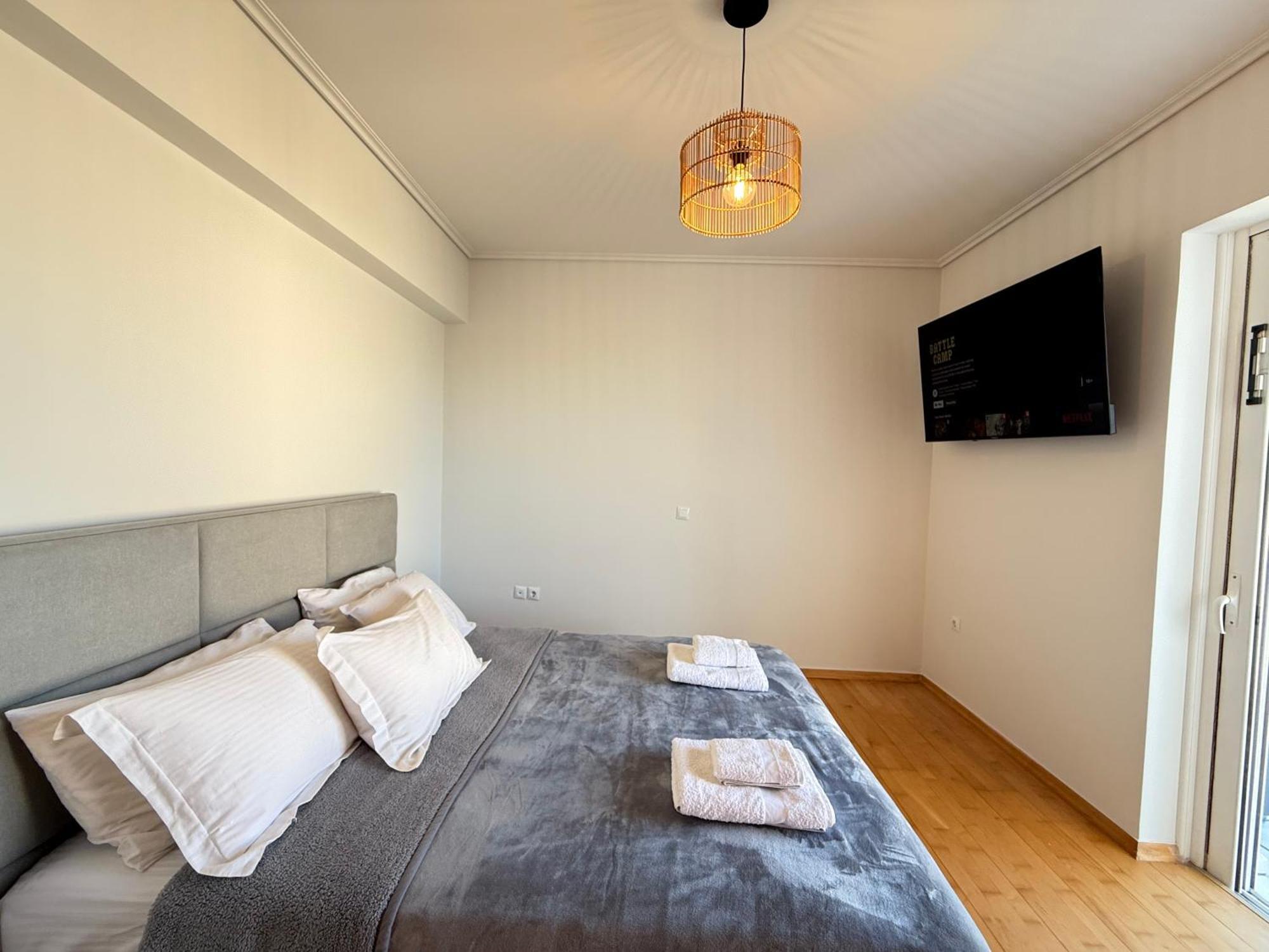 Sunny Home Private Jacuzzi Hydromassage Acropolis & Lycabettus Far View Parking 300M Metro Peristeri Athens Luaran gambar